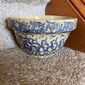 Robinson Ransbottom Vintage Pottery Mixing Bowl Roseville, Ohio Spongeware