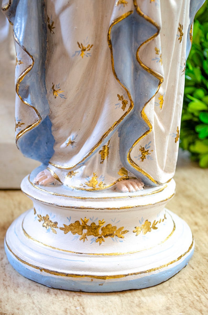 Mary Queen of Heaven, Our Lady of Victory Statue, Madonna with Christ Child image 4