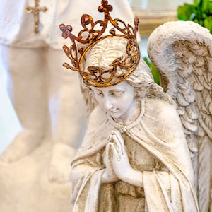 Kneeling Praying Angel Statue with Crown