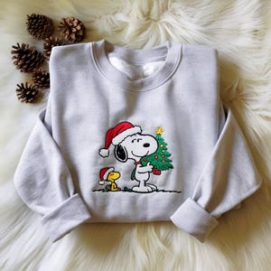 Julhund Broderad tröja, Peanuts Crewneck