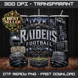 Könnte beinhalten: Ein digitales Becher-Wrap-Design mit einem Raiders-Football-Thema in Silber und Schwarz. Die Grafik zeigt ein Stadion, einen Football-Helm, ein Spielticket, einen Schaumstofffinger und den Text Raiders Football, Since 1960 sowie Built on Toughness.