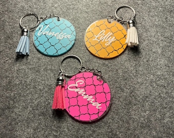 Personalisierter Acryl Schlüsselanhänger mit Name – rund, mit Quaste – handgemacht