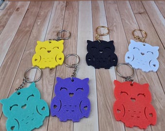 Owl keychain made of PLA 3D printed, 5.5 cm, choice of gold or silver, glittery front.