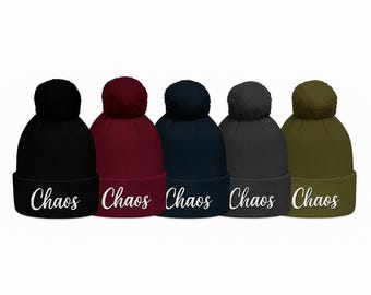 Chaos Pudelmütze mit Bommel – Beanie, Stickerei, 5 Farben, Unisex, cozy Wintermütze