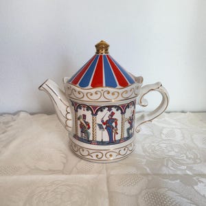 Sadler Edwardian Bandstand Teapot, part of the Edwardian Entertainments Classic Collection, made 1990 - 1991.