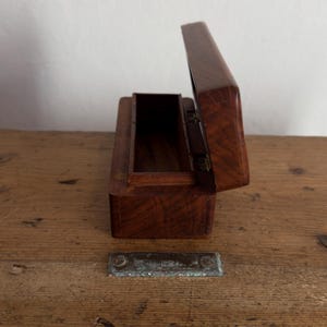 Vintage small wooden storage box with inlaid brass design of sun/moon and stars motif image 9