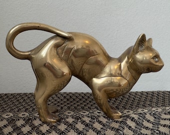 Vintage large brass cat ornament - ideal treat for cat lovers, detailed design
