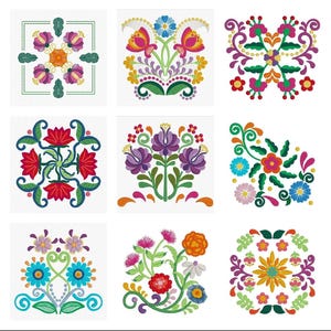 Op de afbeelding: Een verzameling van negen geborduurde bloemmotieven. Elk ontwerp toont een unieke opstelling van kleurrijke bloemen, bladeren en stelen. De ontwerpen bevatten een verscheidenheid aan kleuren, waaronder rood, oranje, geel, blauw, groen en paars, op een witte achtergrond.