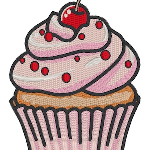 Puede incluir: Diseño de cupcake bordado con glaseado rosa, cereza roja y un envoltorio rosa y negro. El glaseado tiene chispas rojas y un contorno negro. El cupcake es un dulce.