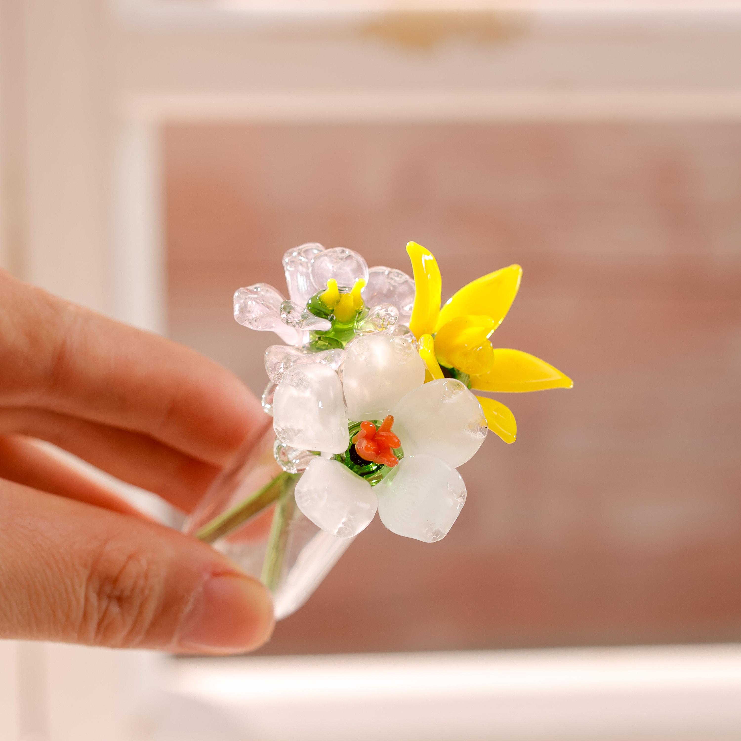 ガラスの誕生月の花、誕生花のギフト、手吹きの春の花、ガラスの花束