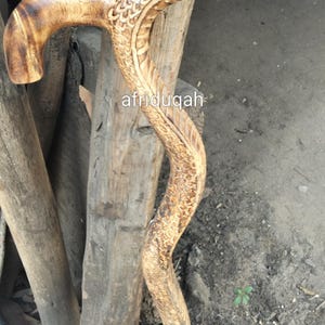 Bastón de senderismo original de madera de pitón africana, bastón unisex, bastón tallado a mano, caña de jacaranda ahumada.