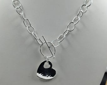 Litet hjärthalsband i sterlingsilver: Handgjort minimalistiskt hänge