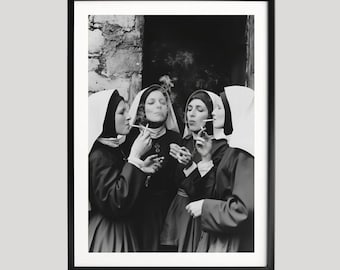 Expressief groepsportret, filmische conceptuele kunst aan de muur voor moderne interieurs, zwart-wit kunstprint, kunst roken sigaretten