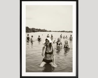 Poster di Kate Moss sul lago, stampa fotografica in bianco e nero, arte di moda retrò, decorazione murale estiva, belle arti per case costiere
