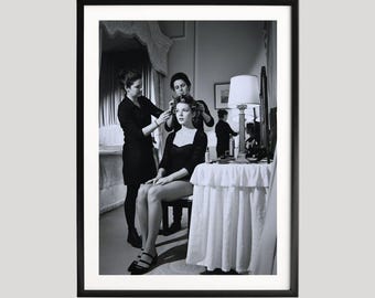 Poster di Kate Moss, donna che si prepara, stampa in bianco e nero, poster di belle arti vintage glamour, elegante arte murale di bellezza per l'arredamento della casa