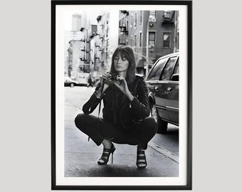 Poster di fotografia di strada di Françoise Hardy, moda vintage in bianco e nero, stile parigino con macchina fotografica, icona francese, arte murale