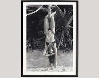 Vintage Strand Bikini Poster, Schwarz Weiß Fotografie, Retro Sommer Wandkunst