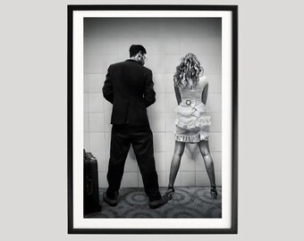 Lustiges Badezimmer Paar Poster, Schwarz und Weiß Retro Humor Foto, Mann und Frau Toiletten Szene, Vintage Komödie Wand Kunst Druck