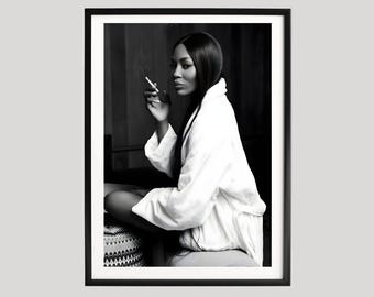Naomi Campbell Fotografie Druck, Schwarz Weiß Porträt Poster, Kultiges Supermodel Smoking Moment, Fashion Wall Art