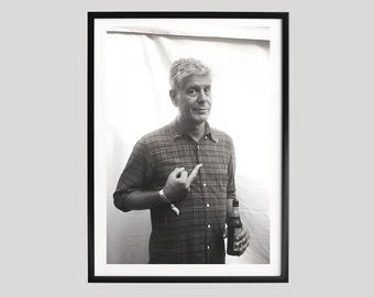 Stampa fotografica di Anthony Bourdain, poster di cucina in bianco e nero dello chef, arte murale per la cucina, ritratto culinario retrò, qualità museale