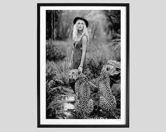 Wilde Schönheit mit Geparden Poster, Schwarzweiße Wandkunst, Jungle Portrait Print, Zeitlose Naturdekorkunst