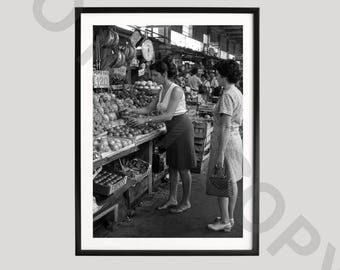 Retro Italian Market Poster, Black and White Art, Vintage Fruit Market Photography, European Street Life Print, Mediterranean Kitchen Gift
