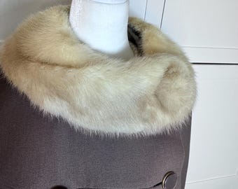 Vintage Hochschild Kohn Sycamore Coat – Gray Wool with Mink Fur Collar, Mid-Century