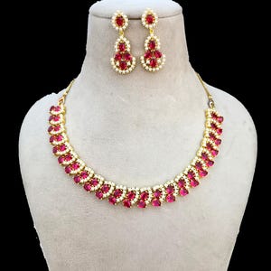 Handgjort halsband med rubellit ädelsten - 22k guldpläterade hantverkssmycken med rosa sten