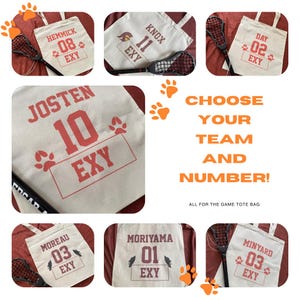 Può includere: Borse tote color crema con vari nomi, numeri e la scritta "EXY" stampata in rosso. Ogni borsa presenta una mazza da lacrosse. È visibile anche il testo "CHOOSE YOUR TEAM AND NUMBER!"
