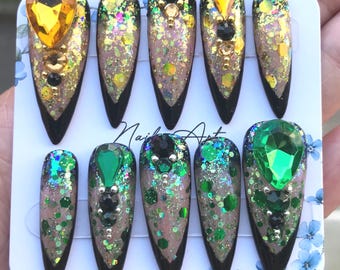 Unhas Postiças de Ano Novo | Unhas Douradas com Glitter | Unhas Decoradas para Festas | Unhas Postiças Estilete | Unhas Postiças Personalizadas Feitas à Mão | Unhas Verde-Douradas