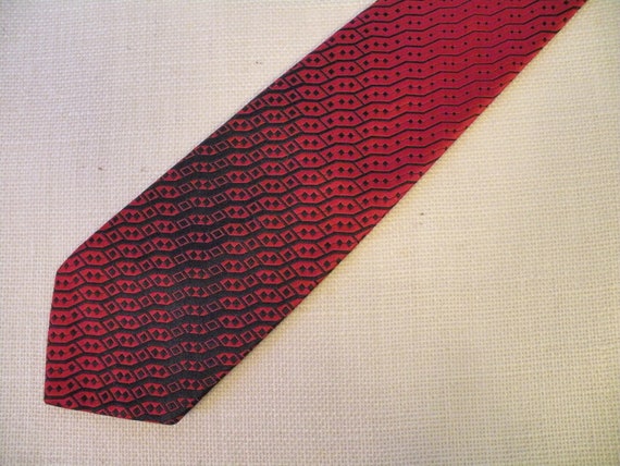 Black and white polyester by Wembley Wemlon Fabric. Clip on Men/'s 70s groovy necktie Vintage men/'s necktie