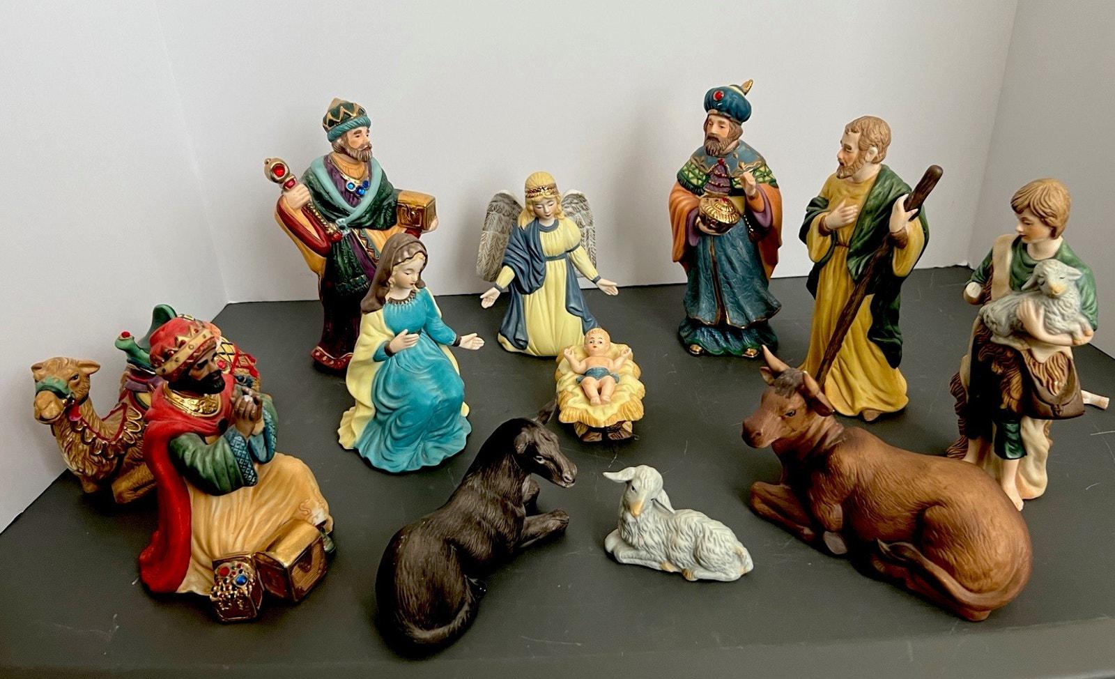 Kirkland Signature Traditions 12 Piece Porcelain Nativity Set