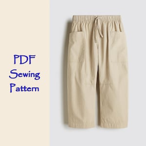 Könnte beinhalten: Beigefarbene Hose mit zwei Vordertaschen und einem Kordelzug in der Taille. Das Bild enthält den Text "PDF Sewing Pattern" und "2Y-10Y Beginner Friendly."
