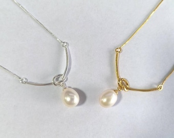Juicy Couture minimalist pearl necklace