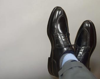 Scarpe stringate classiche Oxford da uomo, realizzate a mano su misura in pelle nera.