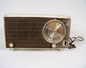 1950-60 Zenith Model n723 n724 AM FM Tabletop Tube Radio in Working Condition