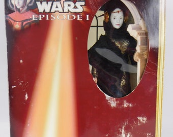 1999 queen on sale amidala doll