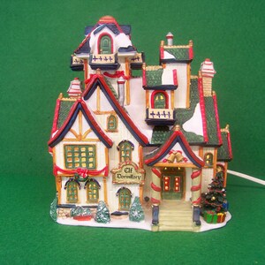 Lemax Village Santa's Wonderland 2000 Elf Dormitory Porcelain Lighted House Item No. 05499 image 4