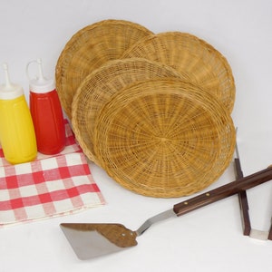 Wicker Paper Plate Holders Picnic Plates, Rattan Woven, Plate Support, Camping, RV Party, Set of 4, Hong Kong