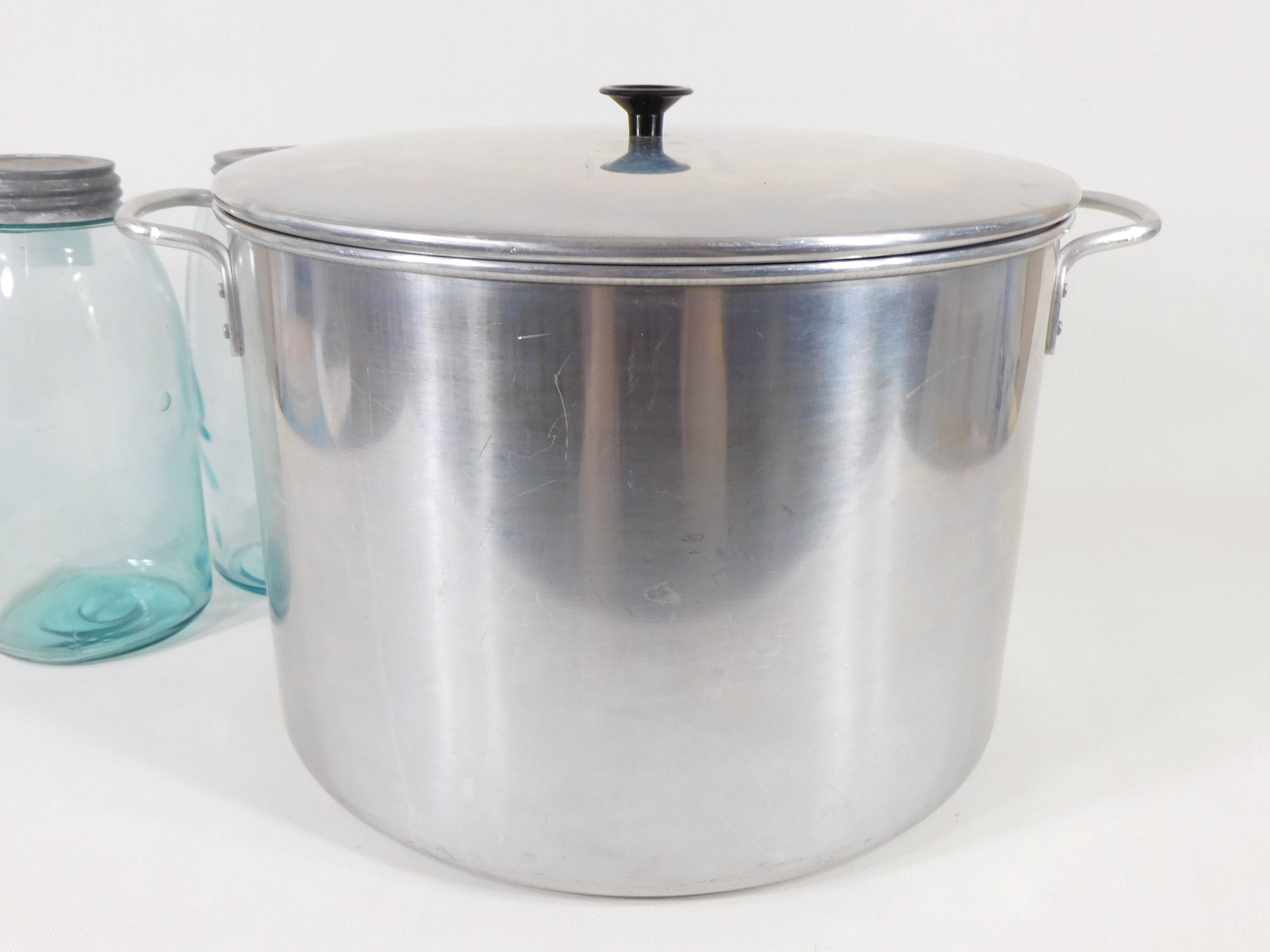 our goods Stockpot with Glass Lid - Pebble Gray - Shop Stock Pots