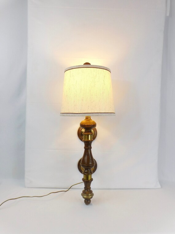 Wooden top pineapple lamp