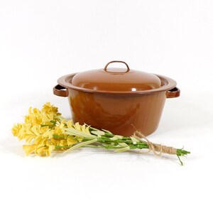 Vintage 2 Quart Enamelware Brown Cooking Pot With Lid - Stockpot for your Farmhouse Kitchen