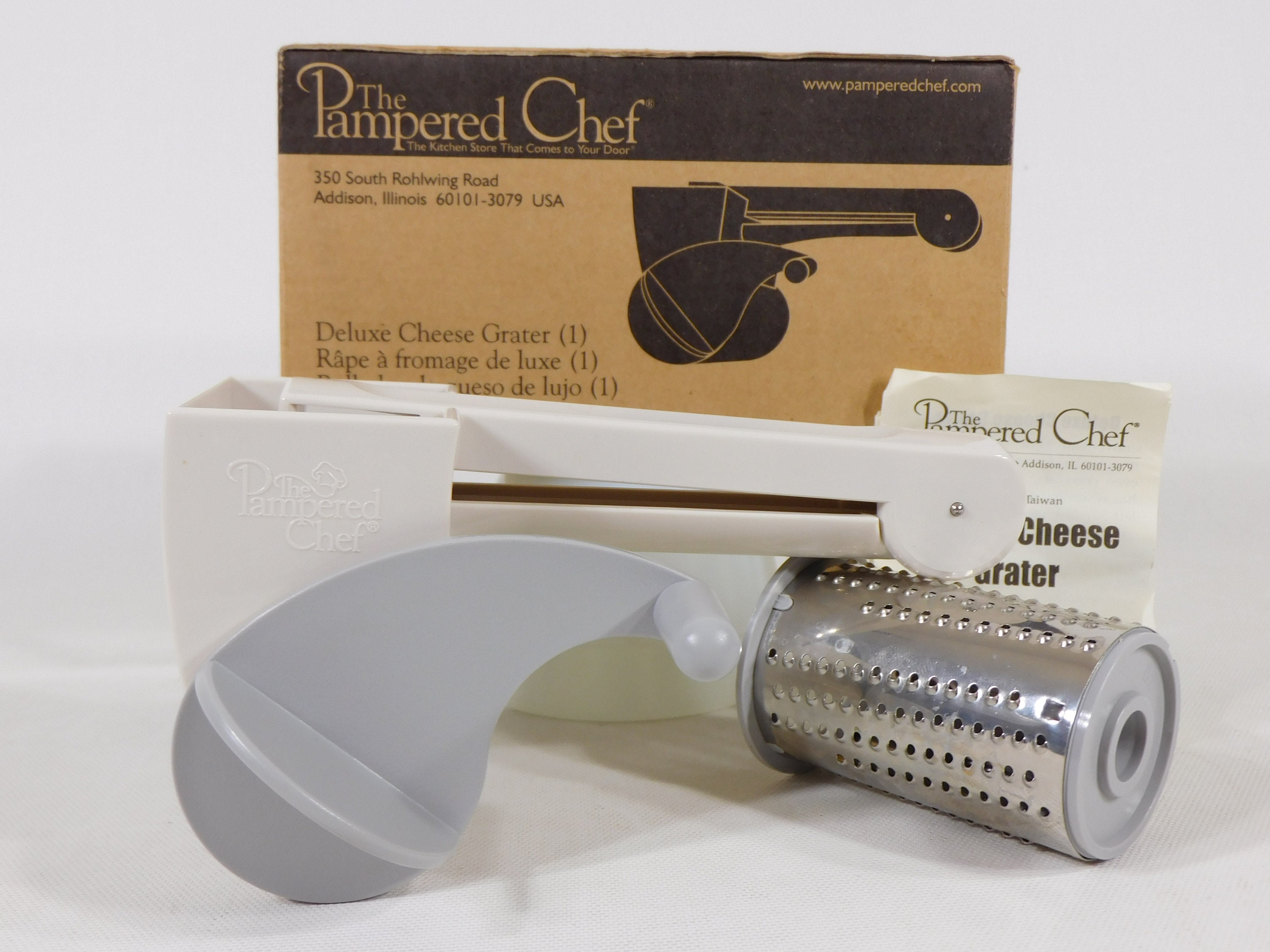 Pampered Chef Deluxe Cheese Grater Fine and Course Blades 