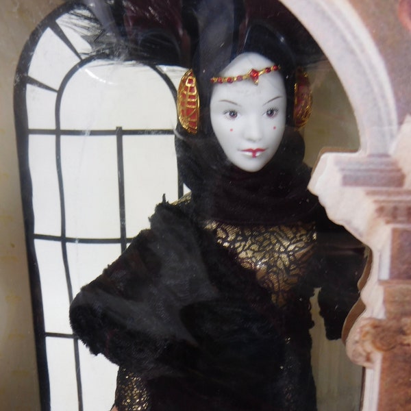 Queen Amidala, Black Travel Gown, 1999 Portrait Edition, New in Box, Star Wars Episode I, Star Wars Collectible, Damaged Box