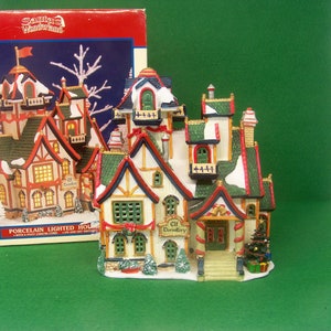 Lemax Village Santa's Wonderland 2000 Elf Dormitory Porcelain Lighted House Item No. 05499 image 2