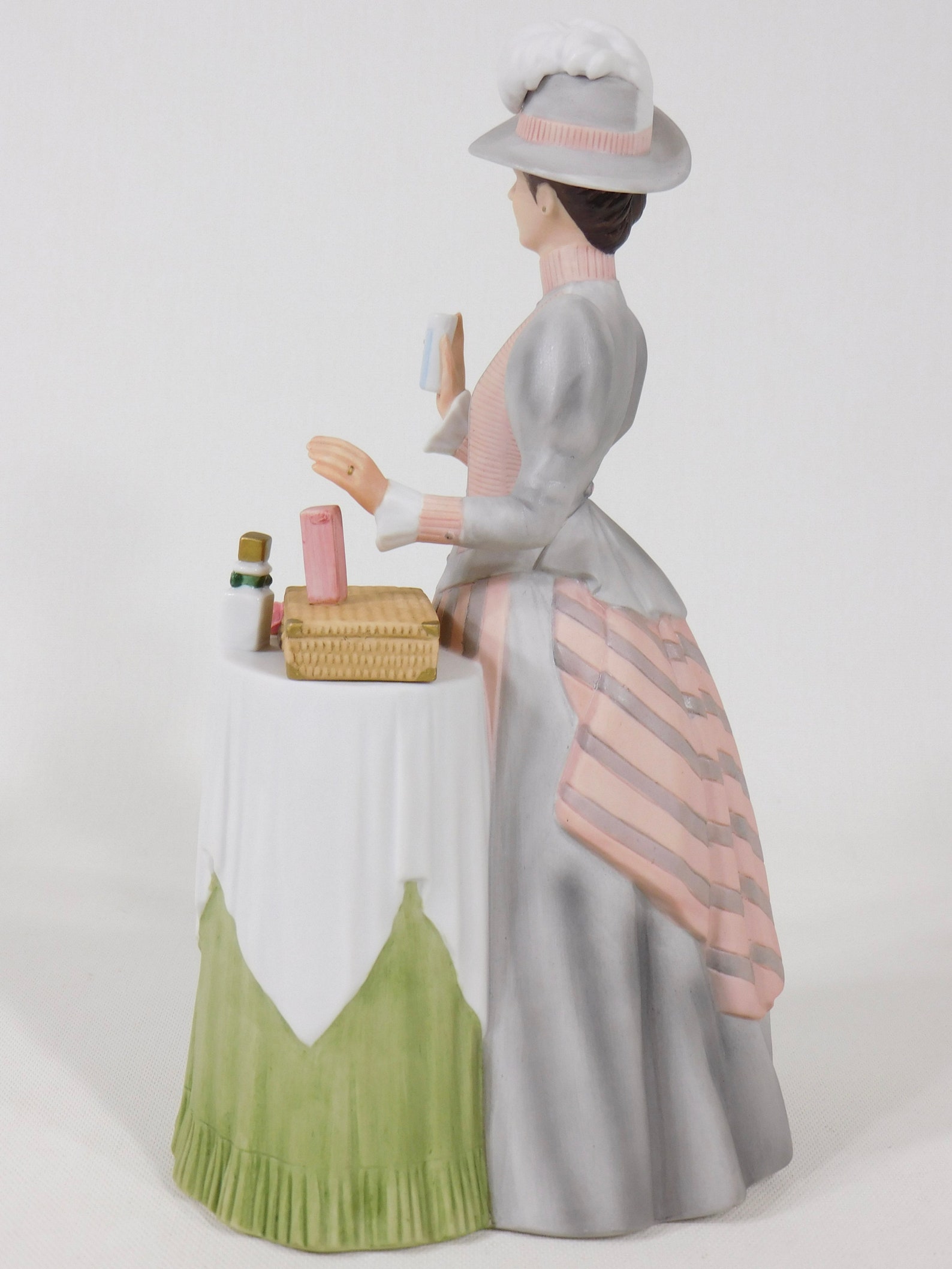 Vintage Avon Figurine Mrs. PFE Albee 1984 President's Etsy