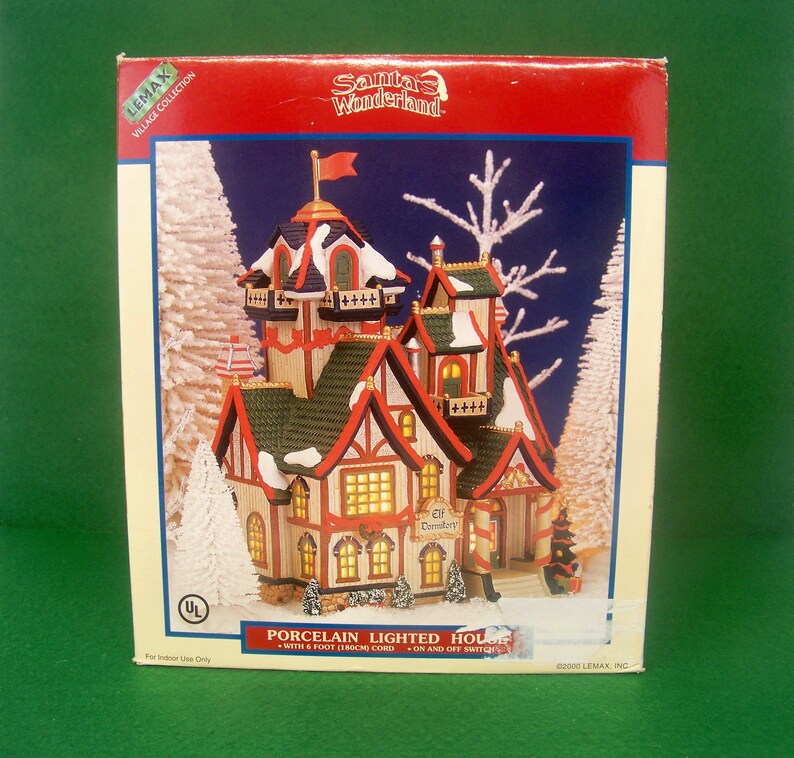 Lemax Village Santa's Wonderland 2000 Elf Dormitory Porcelain Lighted House Item No. 05499 image 10