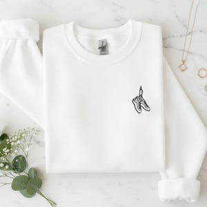 Rock Klettern Pullover, Gestickte Kletterschuhe, Geschenk für Kletterer, Bergsteiger, Outdoor Personen, Bouldern Kletterer, Gildan 18000 Pullover