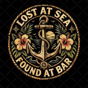 Op de afbeelding: Een cirkelvormig grafisch ontwerp met een centraal anker omwikkeld met touw, geflankeerd door twee gele en rode hibiscusbloemen. De tekst LOST AT SEA staat in een boog erboven en FOUND AT BAR eronder. Zonsondergang, golven en sterren.