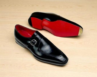 Scarpe da uomo su misura in vera pelle, fatte a mano, con cinturino singolo, in pelle nera, con suola rossa elegante